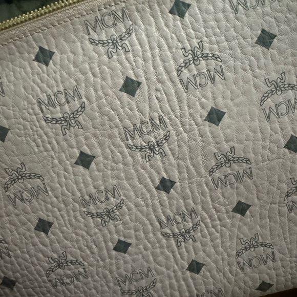 Authentic mcm crossbody - Picture 4 of 5